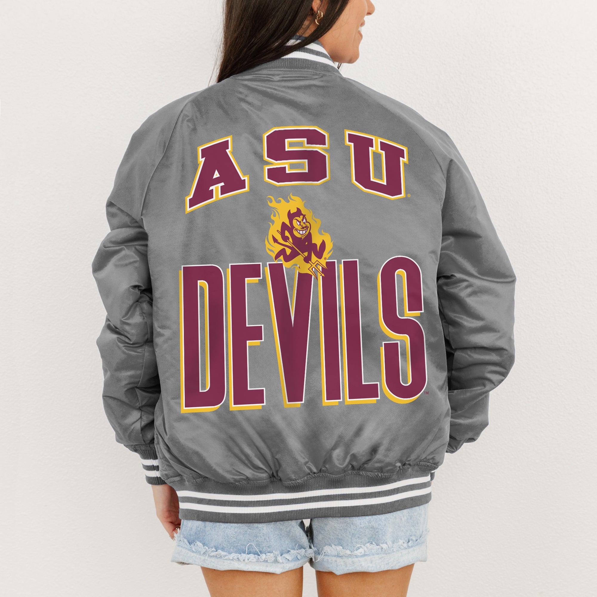 soleil483 ⑪ SunVilla 11' Color Changing LED Cantilever Umbrella with