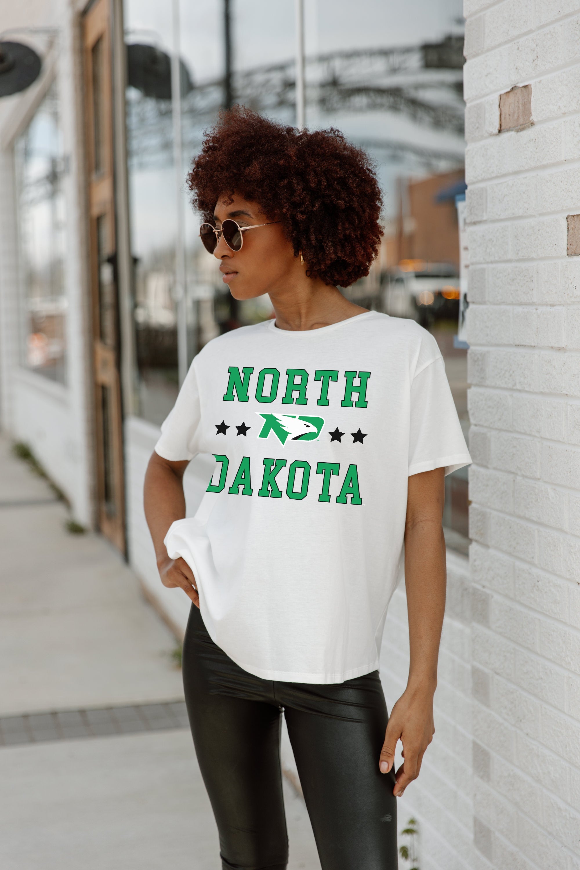 NORTH DAKOTA FIGHTING HAWKS TO THE POINT SHORT SLEEVE FLOWY TEE