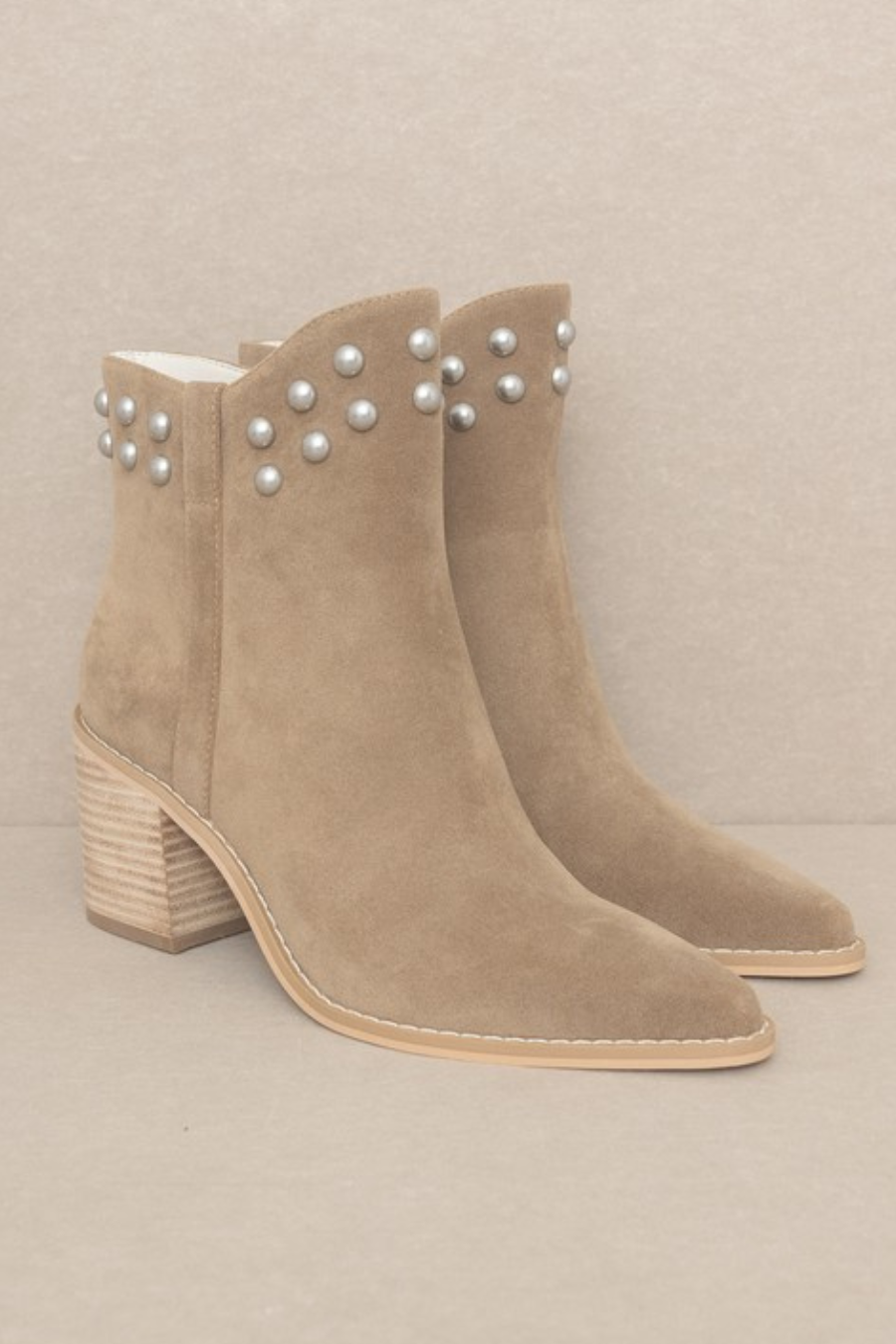 STUDDED STEPS BOOTS IN TAUPE
