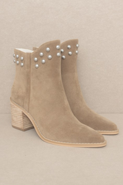 STUDDED STEPS BOOTS IN TAUPE