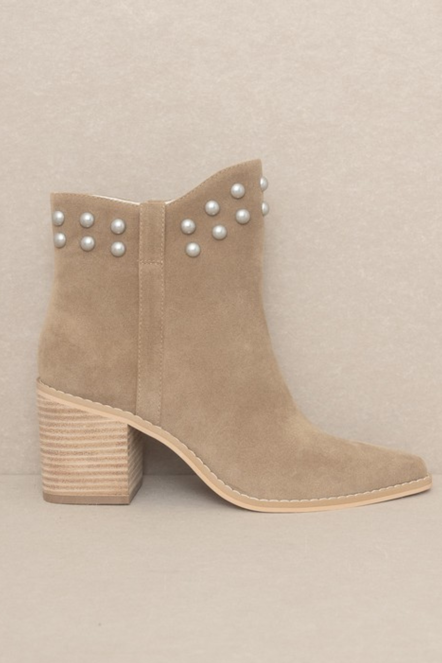 STUDDED STEPS BOOTS IN TAUPE