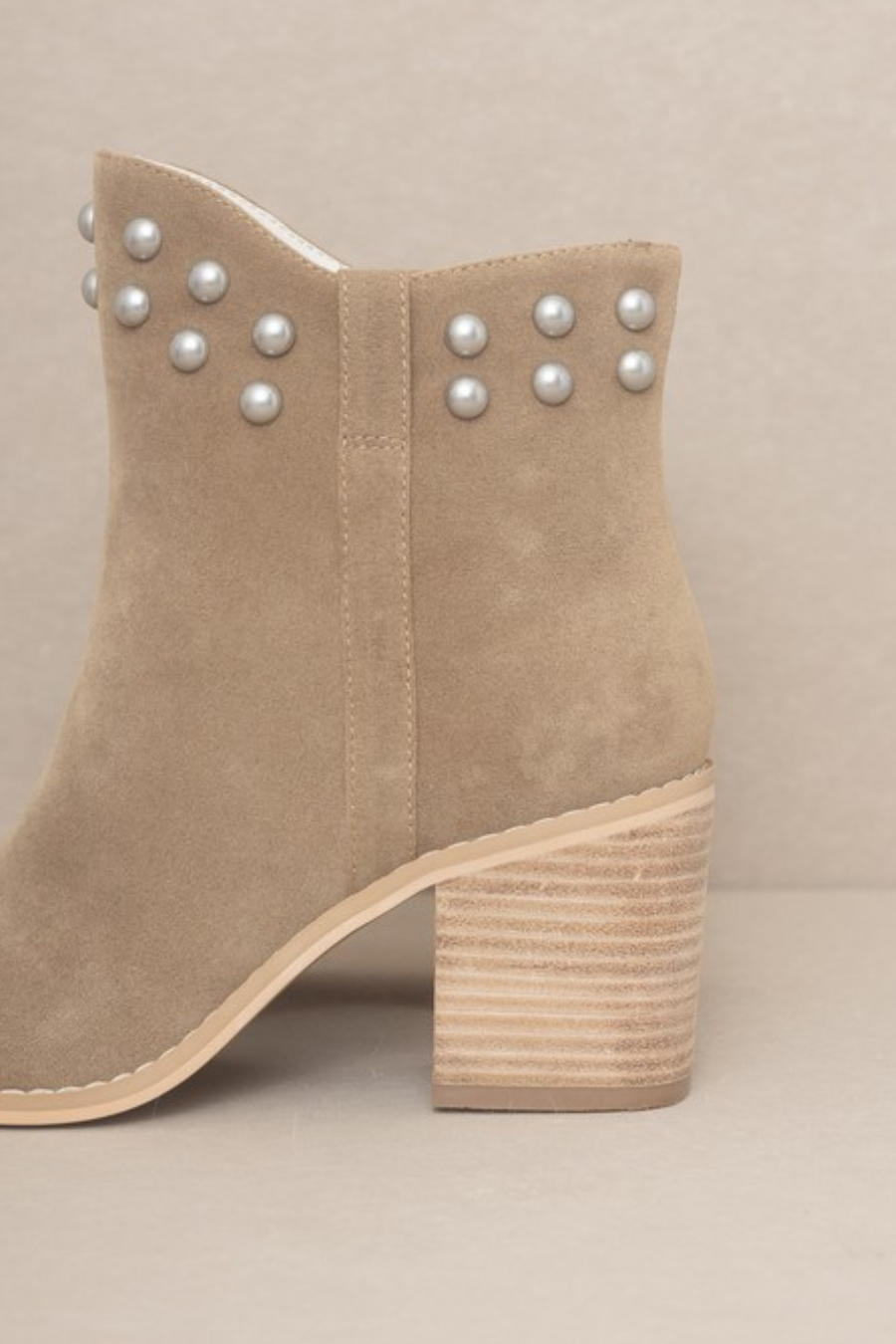 STUDDED STEPS BOOTS IN TAUPE