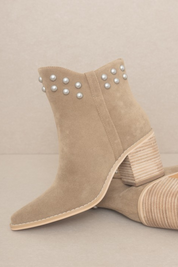 STUDDED STEPS BOOTS IN TAUPE