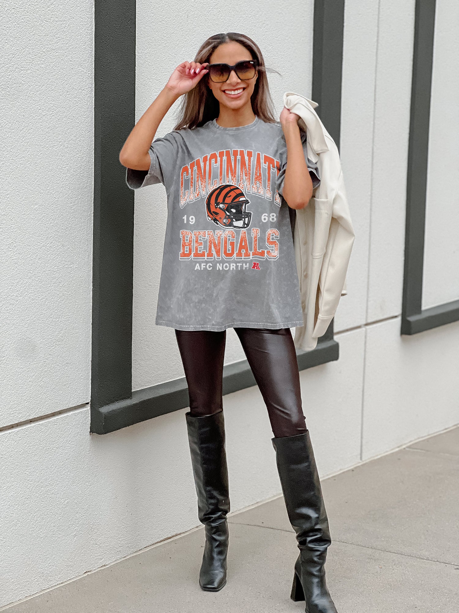CINCINNATI BENGALS Nothing But The Best Oversized Crewneck Tee