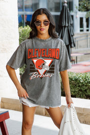 CLEVELAND BROWNS PLAY IT FORWARD OVERSIZED CREWNECK TEE