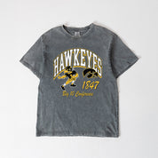 IOWA HAWKEYES CLASSIC MOTION WASHED RELAXED FIT TEE