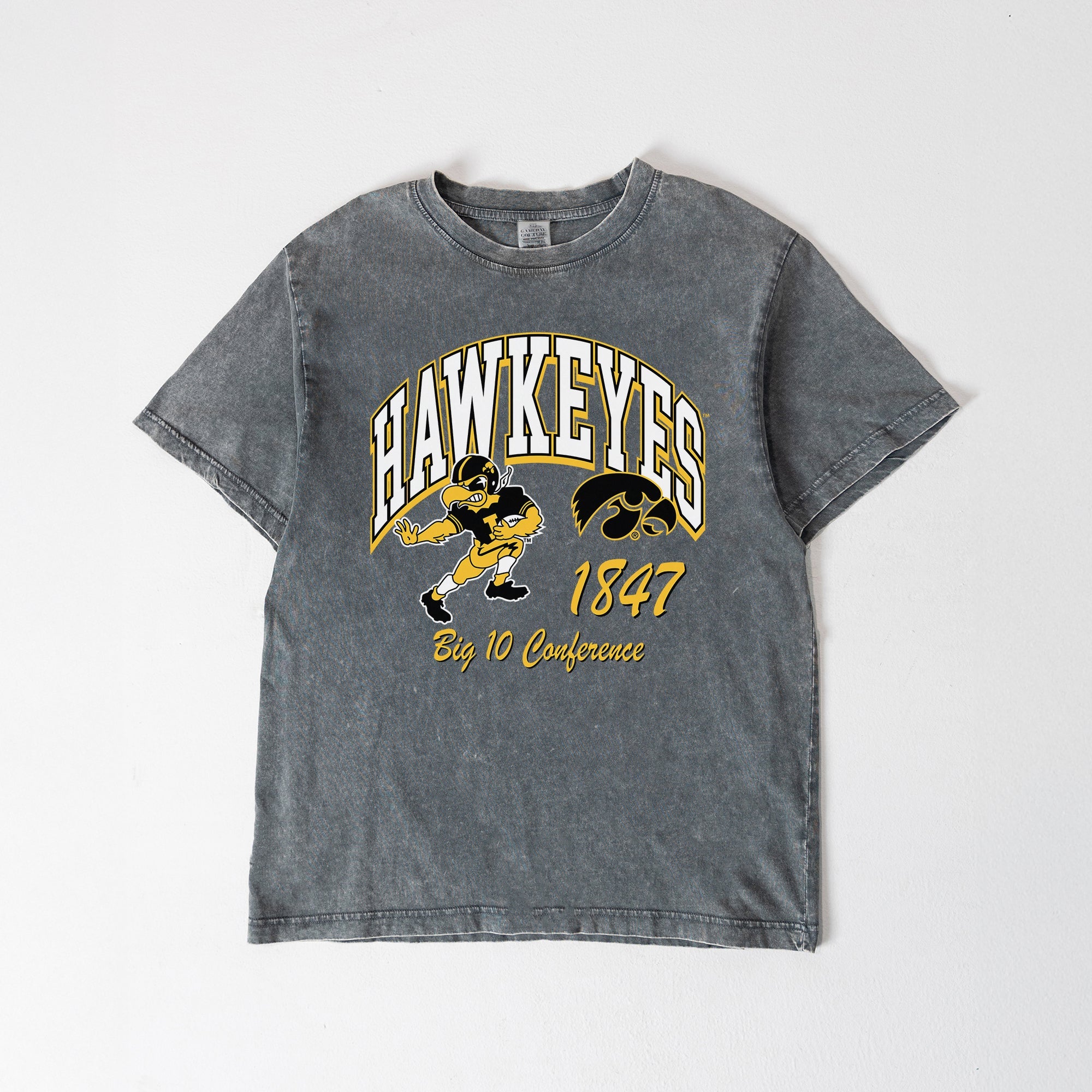 IOWA HAWKEYES CLASSIC MOTION WASHED RELAXED FIT TEE