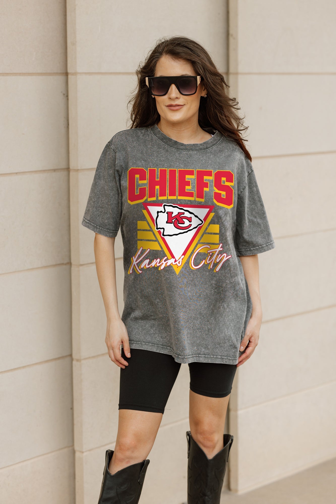 KANSAS CITY CHIEFS PLAY IT FORWARD OVERSIZED CREWNECK TEE