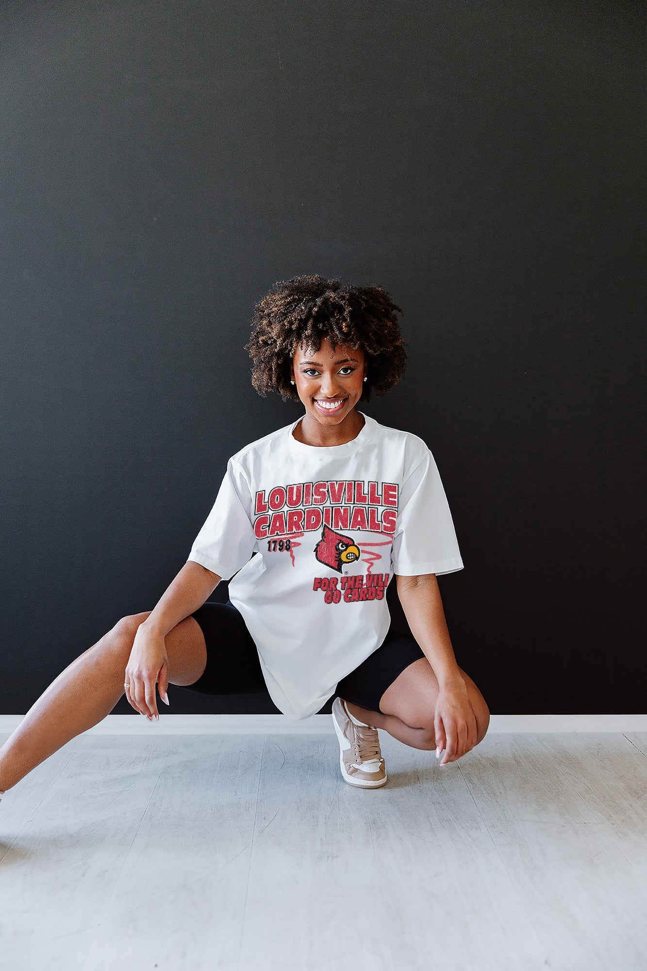 LOUISVILLE CARDINALS IN THE LEAD OVERSIZED CREWNECK TEE