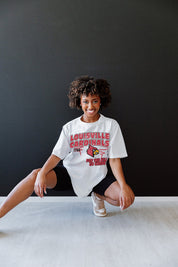 LOUISVILLE CARDINALS IN THE LEAD OVERSIZED CREWNECK TEE