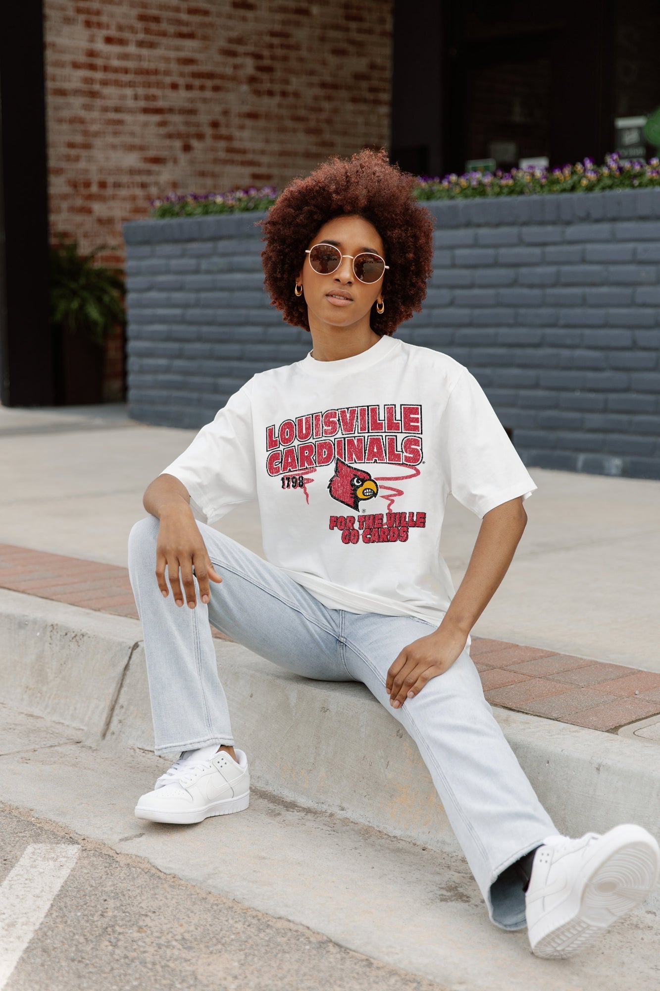 LOUISVILLE CARDINALS IN THE LEAD OVERSIZED CREWNECK TEE
