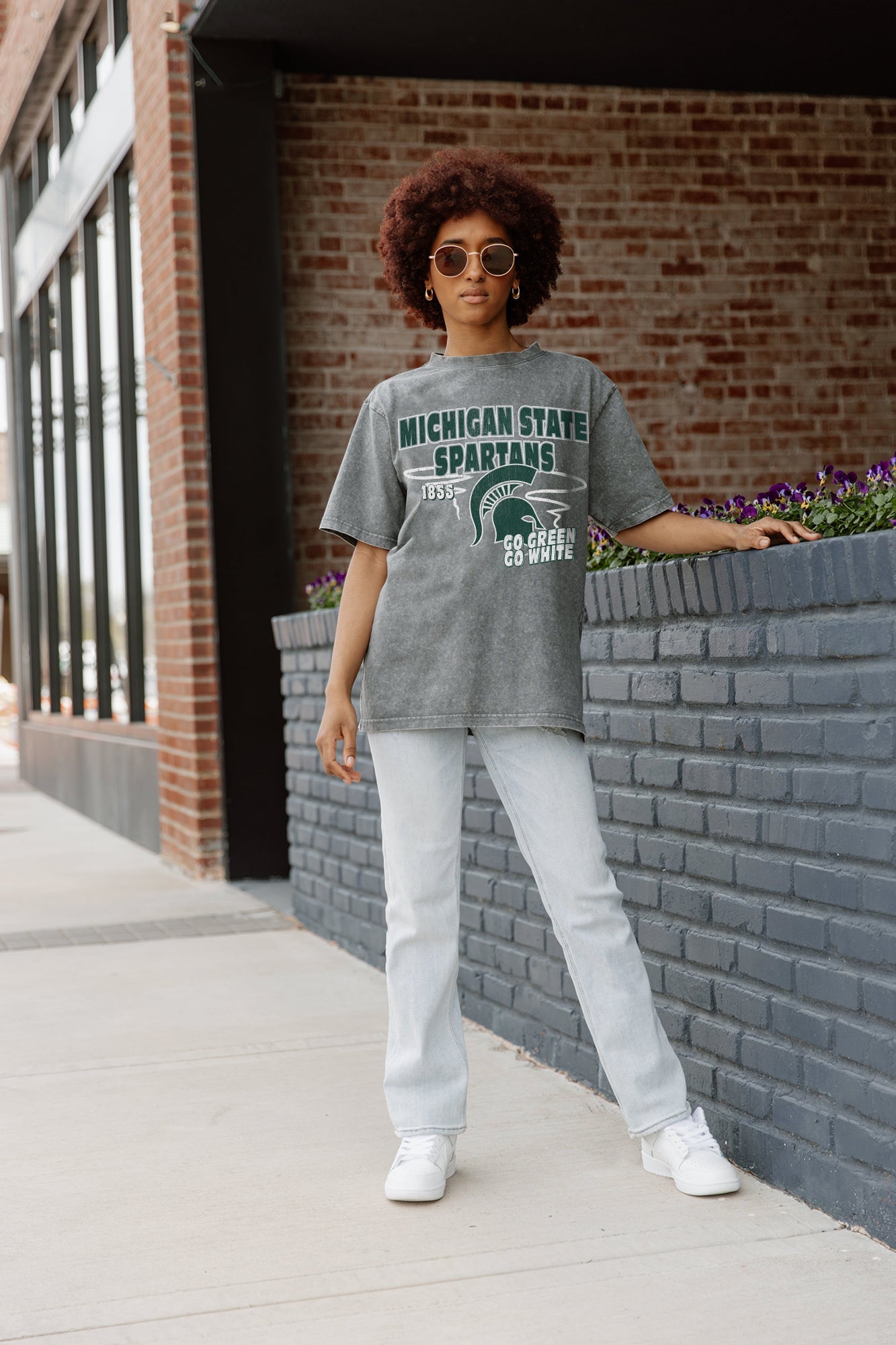 MICHIGAN STATE SPARTANS KEEP THE LEAD OVERSIZED CREWNECK TEE