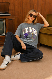 MINNESOTA VIKINGS CLASSIC MOTION WASHED RELAXED FIT TEE