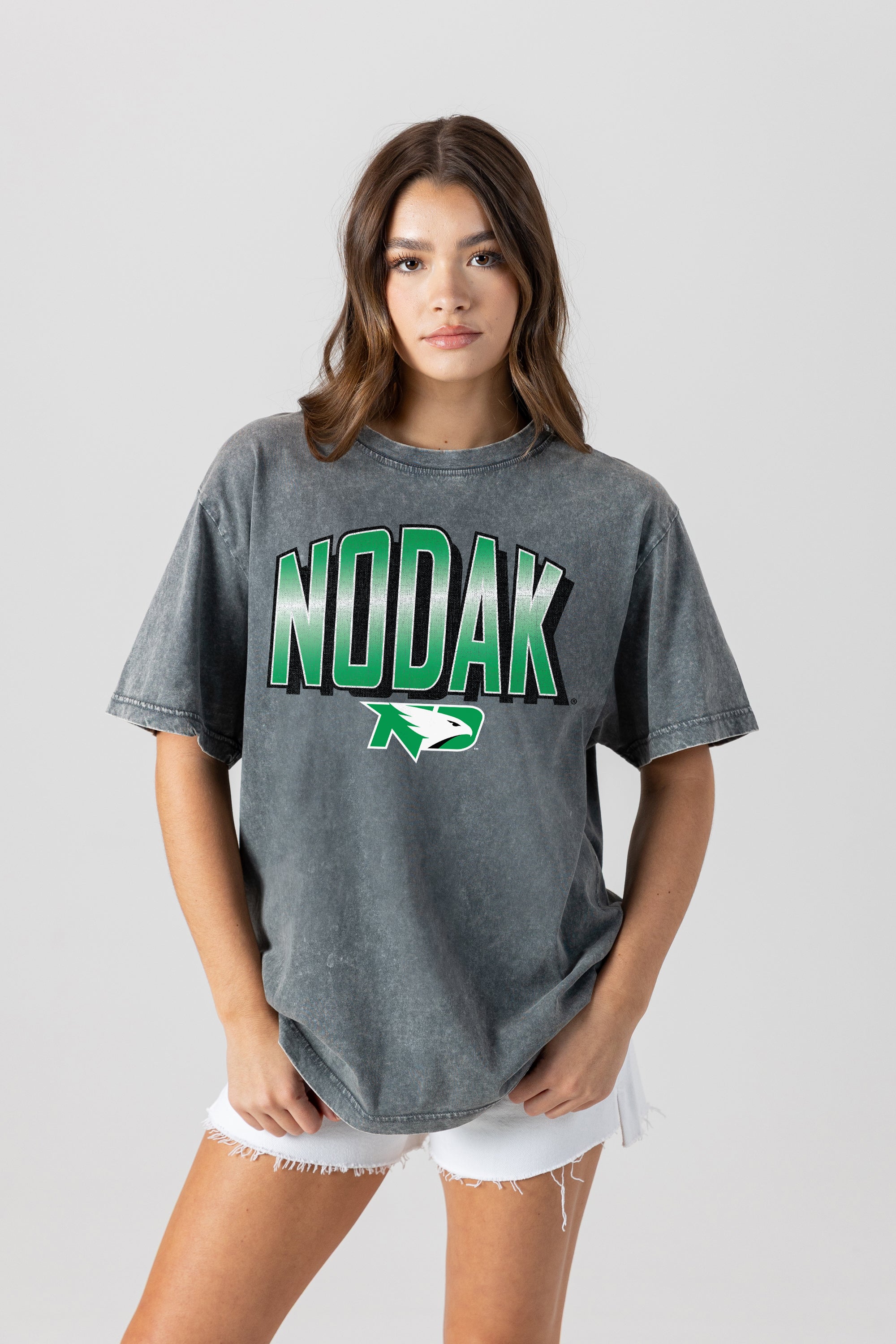 NORTH DAKOTA FIGHTING HAWKS PEAK PERFORMANCE OVERSIZED CREWNECK TEE