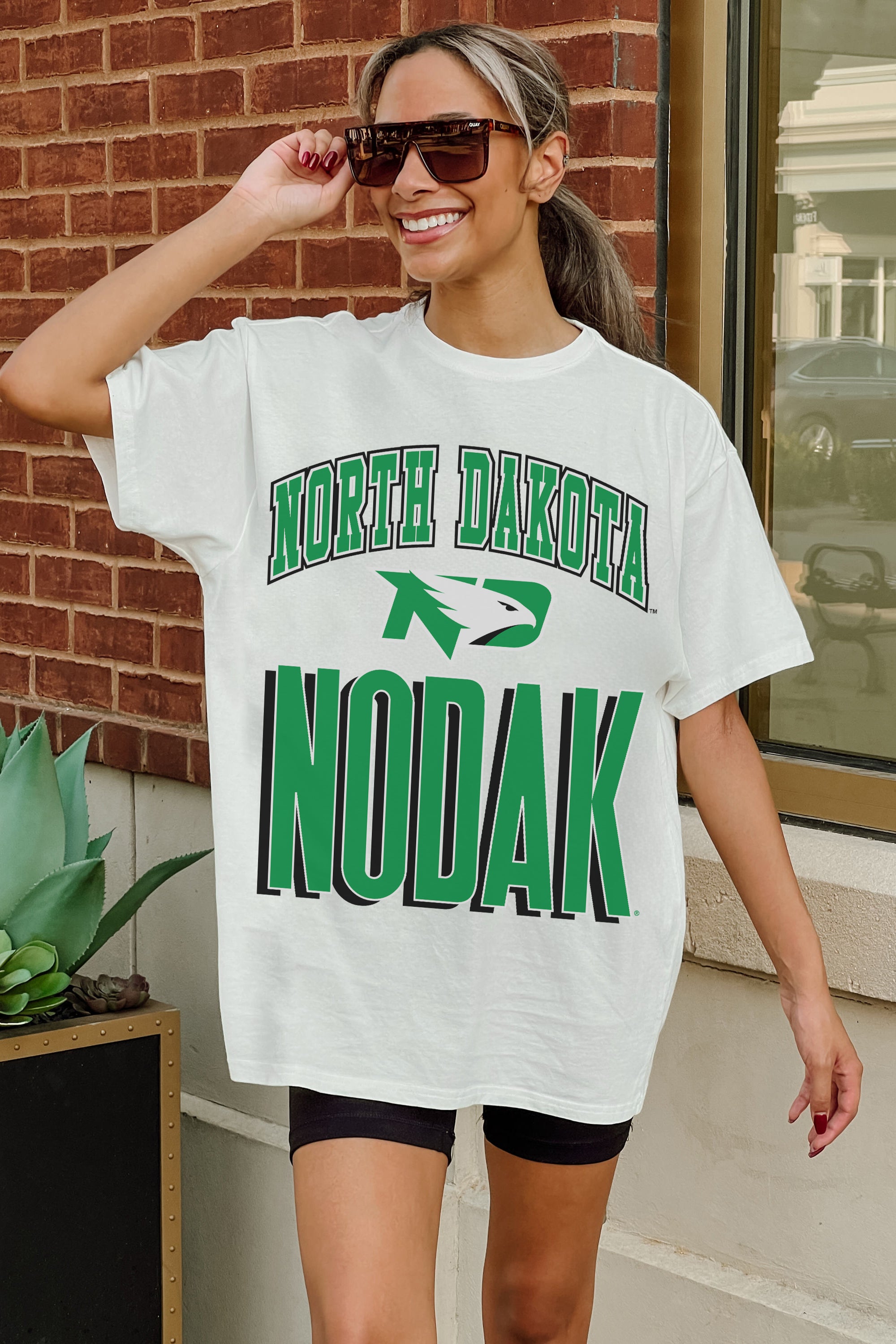 NORTH DAKOTA FIGHTING HAWKS FIERCE FOCUS WASHED RELAXED FIT TEE
