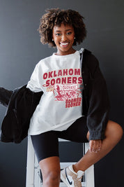 OKLAHOMA SOONERS IN THE LEAD OVERSIZED CREWNECK TEE