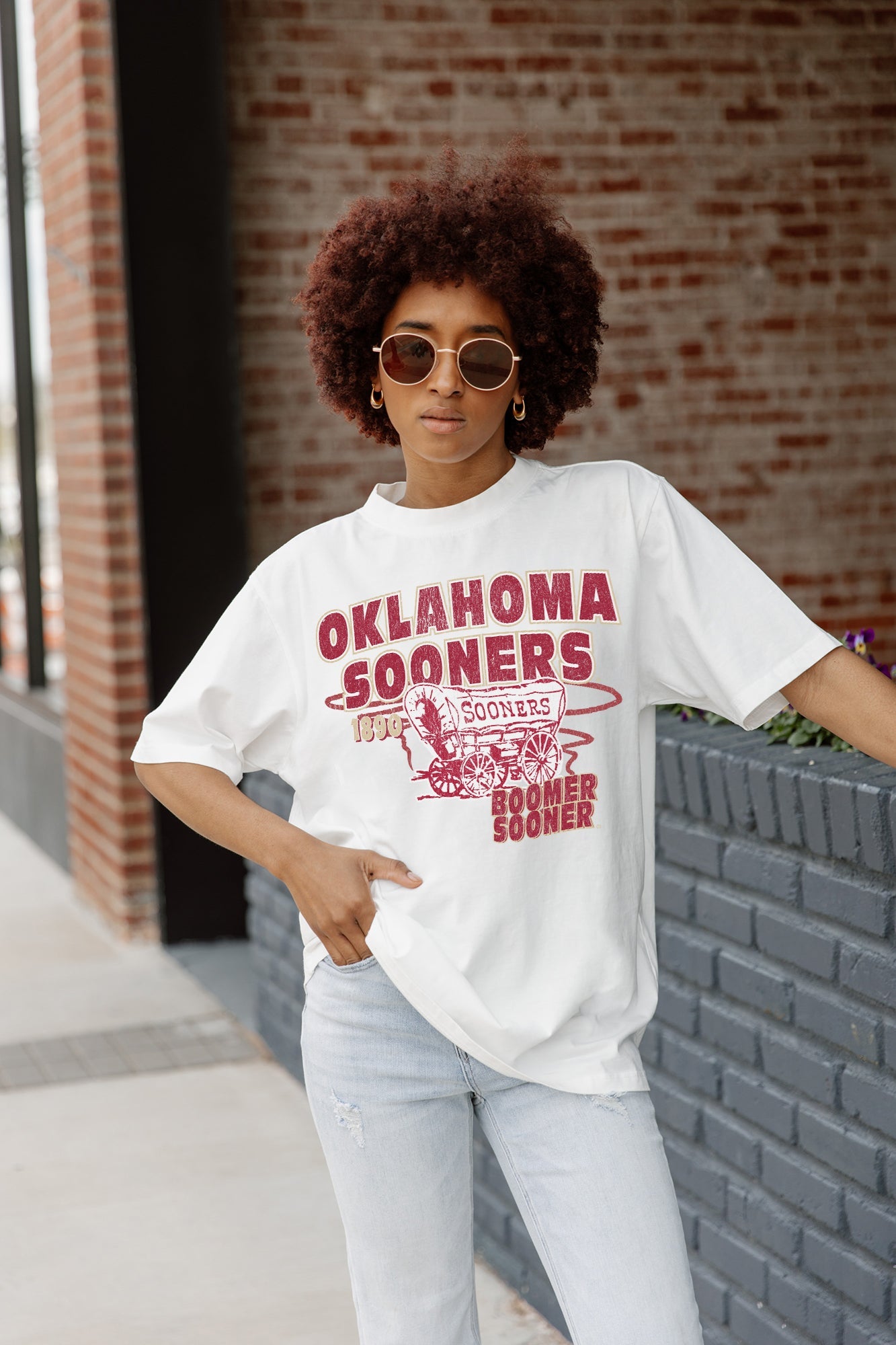 OKLAHOMA SOONERS IN THE LEAD OVERSIZED CREWNECK TEE