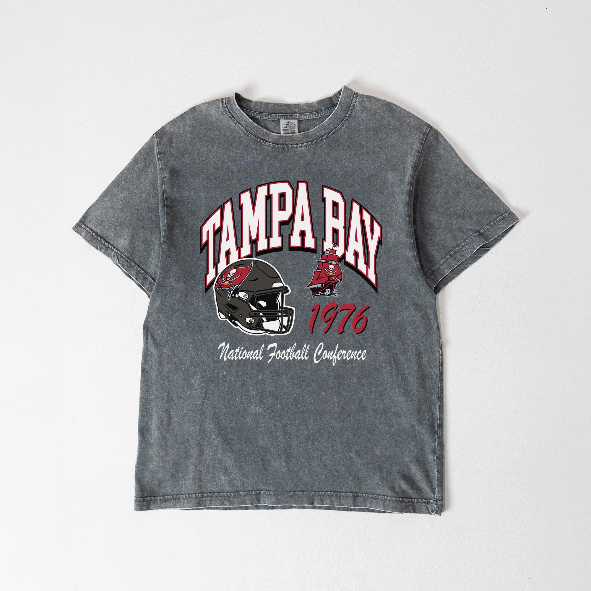 TAMPA BAY BUCCANEERS CLASSIC MOTION WASHED RELAXED FIT TEE