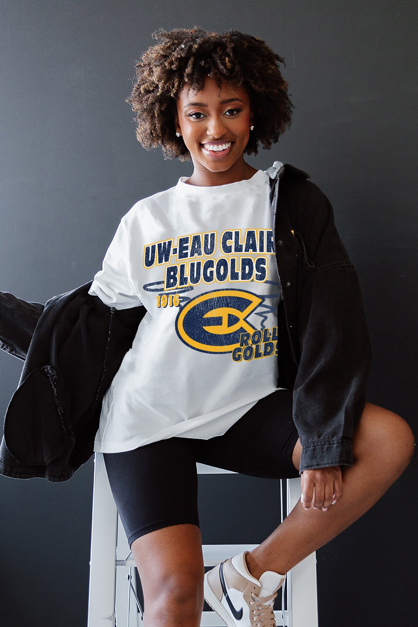 WISCONSIN-EAU CLAIRE BLUGOLDS IN THE LEAD OVERSIZED CREWNECK TEE