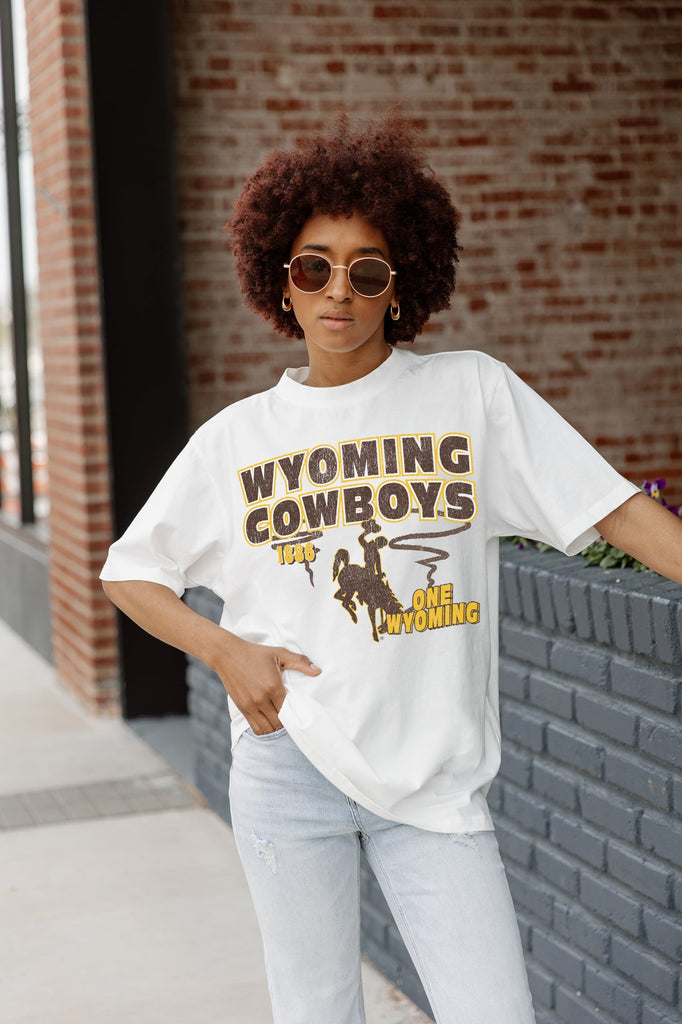 WYOMING COWBOYS IN THE LEAD OVERSIZED CREWNECK TEE
