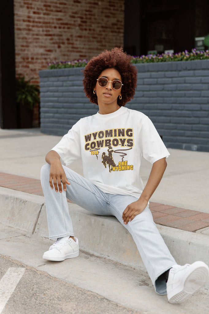 WYOMING COWBOYS IN THE LEAD OVERSIZED CREWNECK TEE