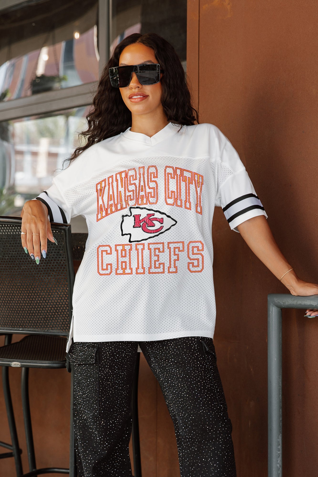 KANSAS CITY CHIEFS A STEP AHEAD SPORTY V-NECK OVERSIZED SIDE SLIT SHORT SLEEVE MESH TOP