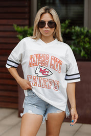 KANSAS CITY CHIEFS A STEP AHEAD SPORTY V-NECK OVERSIZED SIDE SLIT SHORT SLEEVE MESH TOP