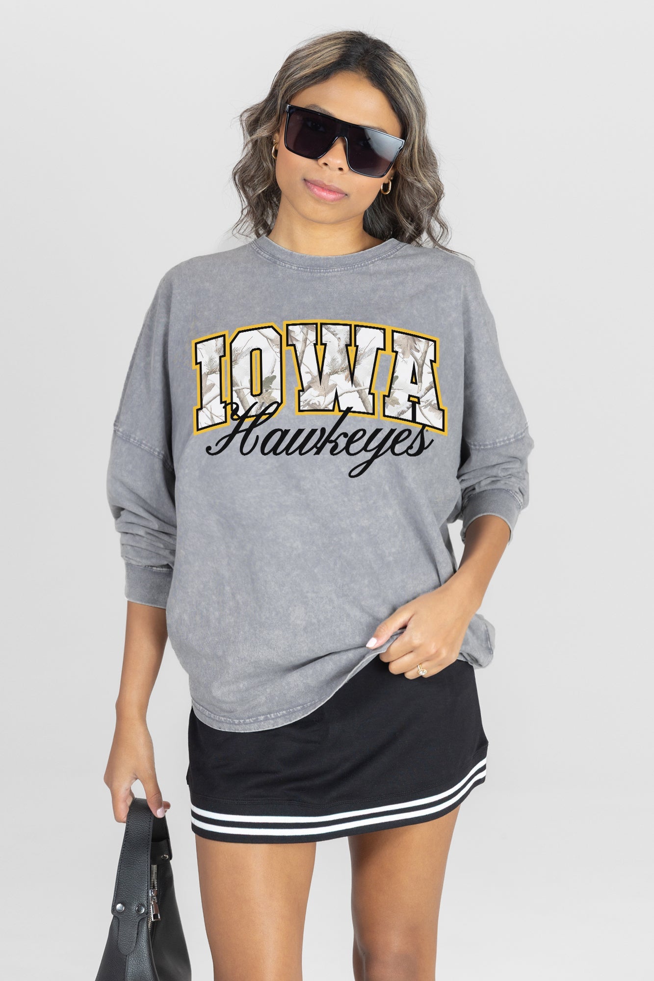 IOWA HAWKEYES ON THE HUNT FADED WASH PULLOVER