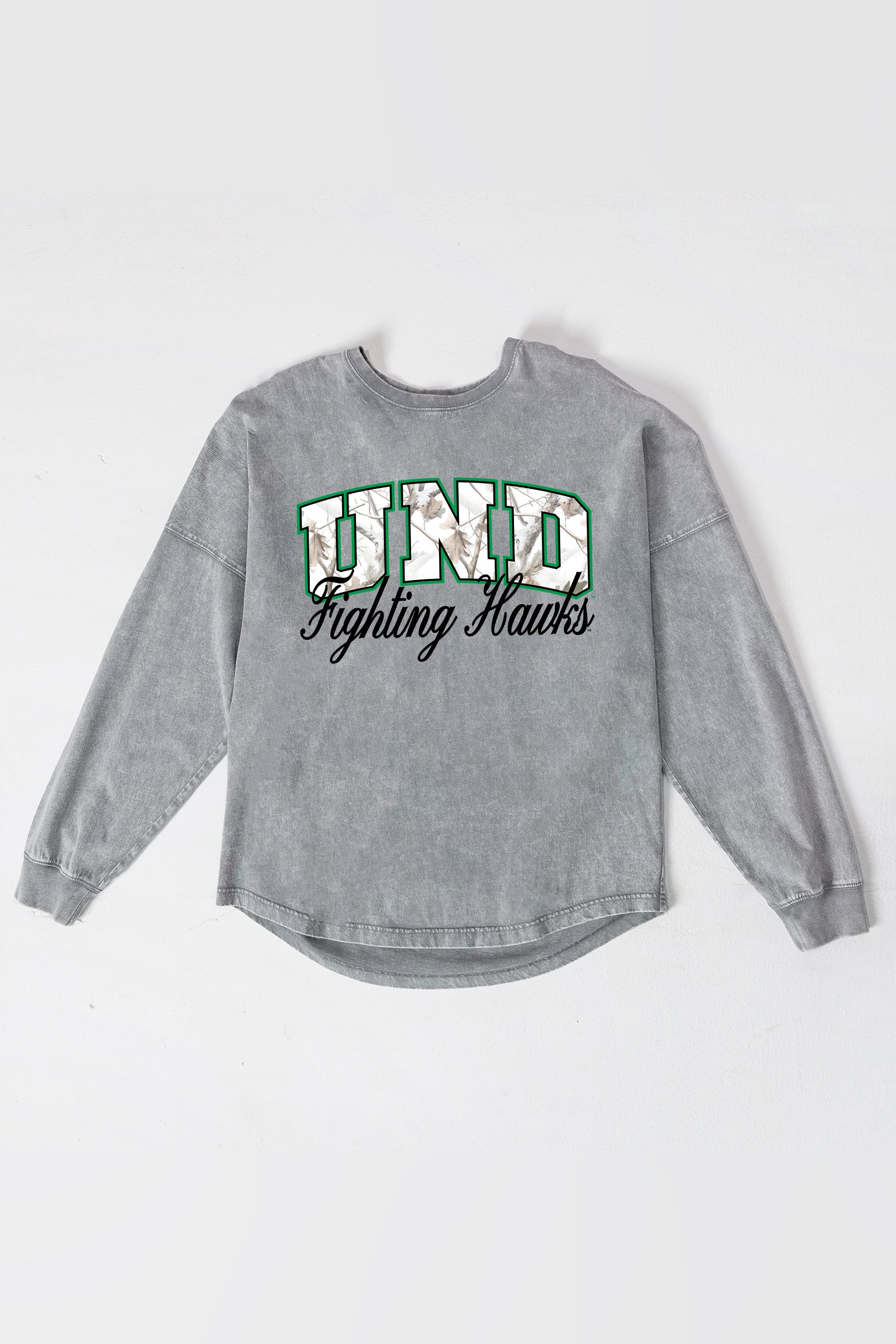 NORTH DAKOTA FIGHTING HAWKS ON THE HUNT FADED WASH PULLOVER