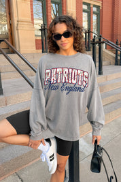 NEW ENGLAND PATRIOTS ON THE HUNT FADED WASH PULLOVER