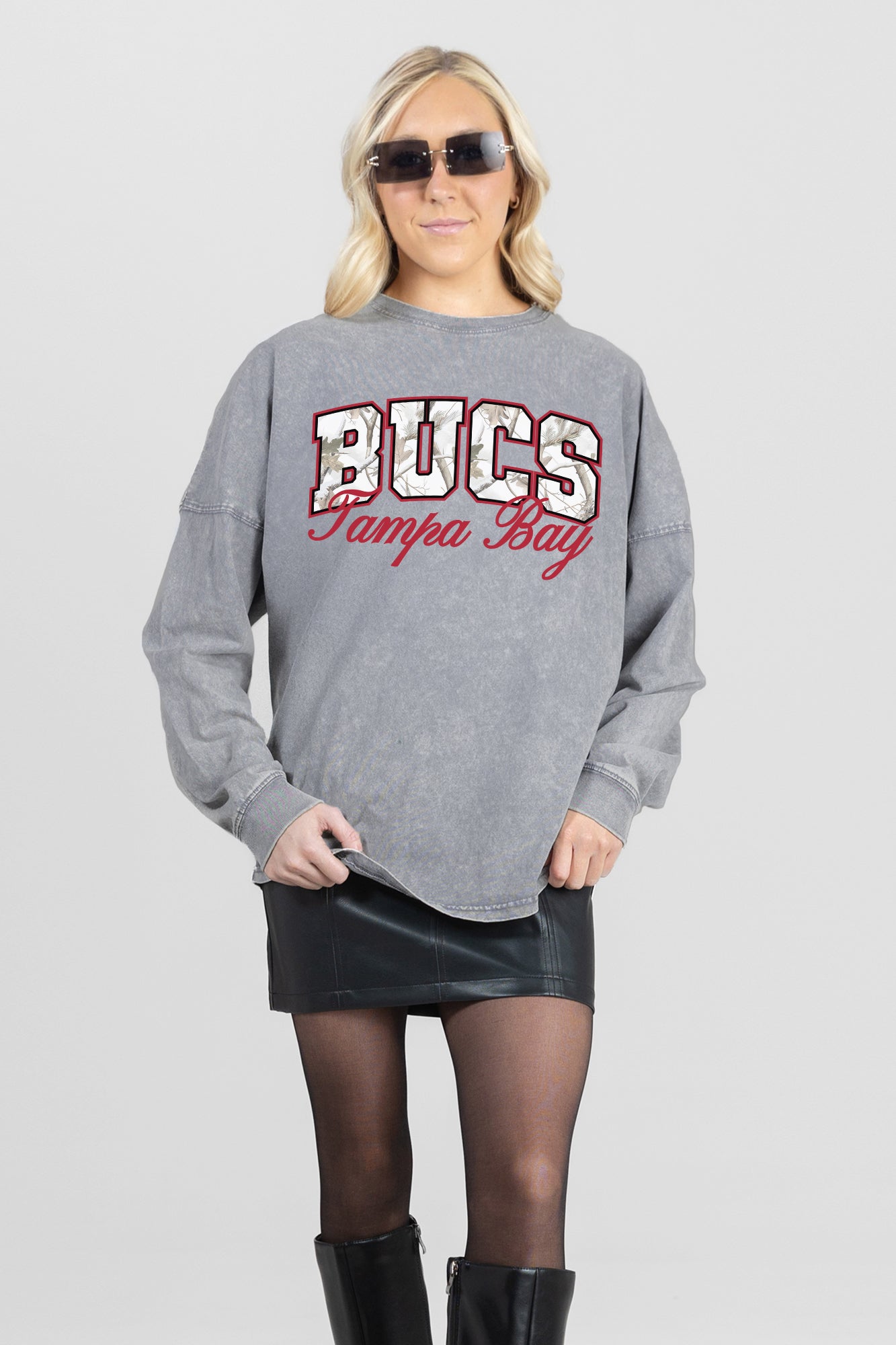 TAMPA BAY BUCCANEERS ON THE HUNT FADED WASH PULLOVER