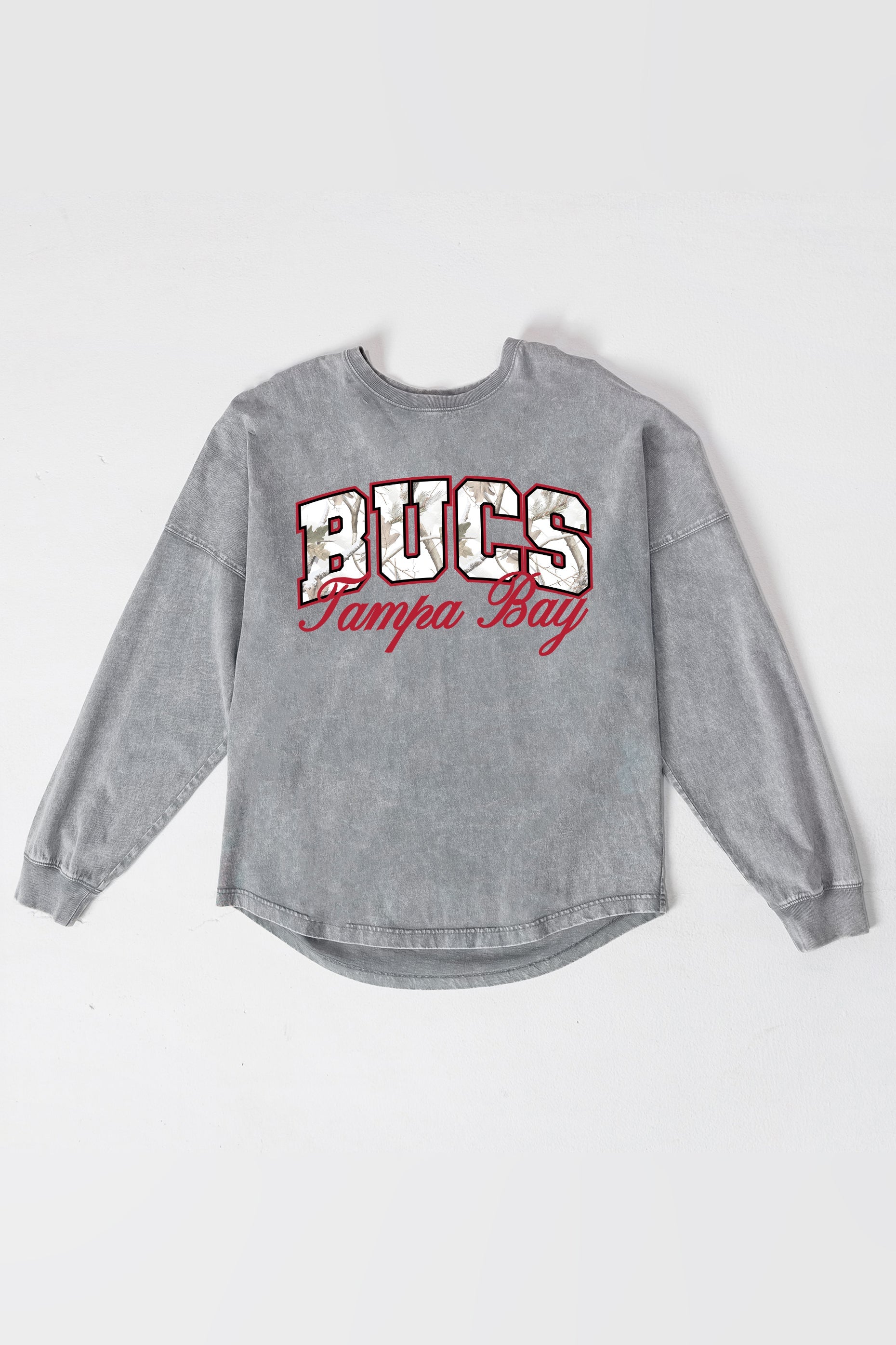 TAMPA BAY BUCCANEERS ON THE HUNT FADED WASH PULLOVER