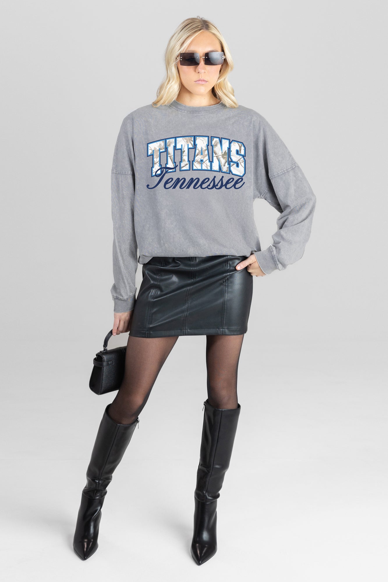 TENNESSEE TITANS ON THE HUNT FADED WASH PULLOVER