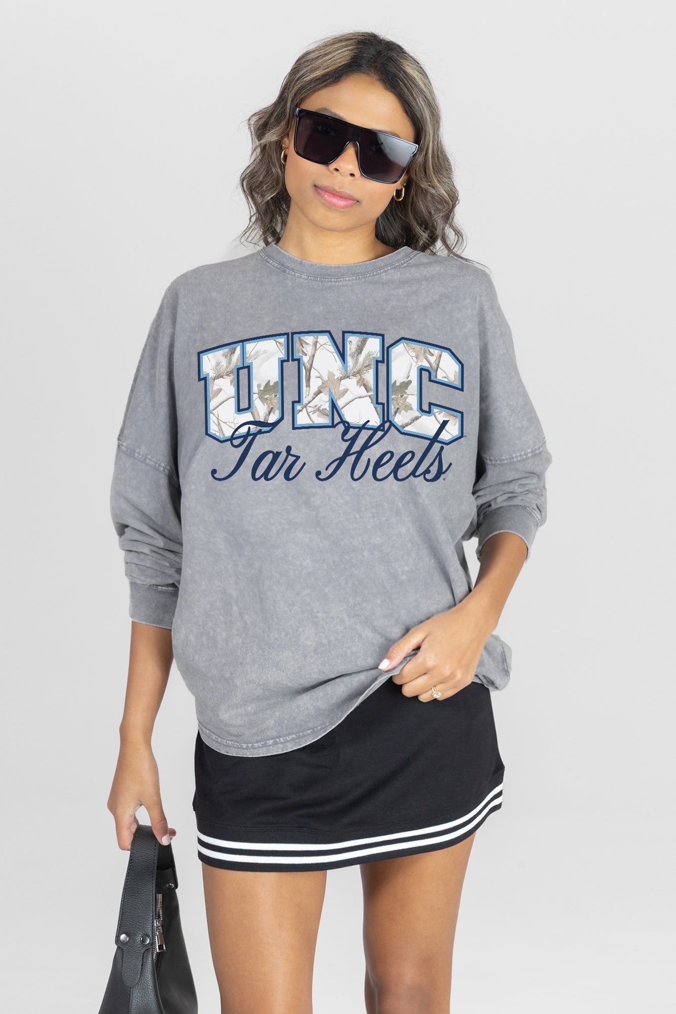 NORTH CAROLINA TAR HEELS ON THE HUNT FADED WASH PULLOVER