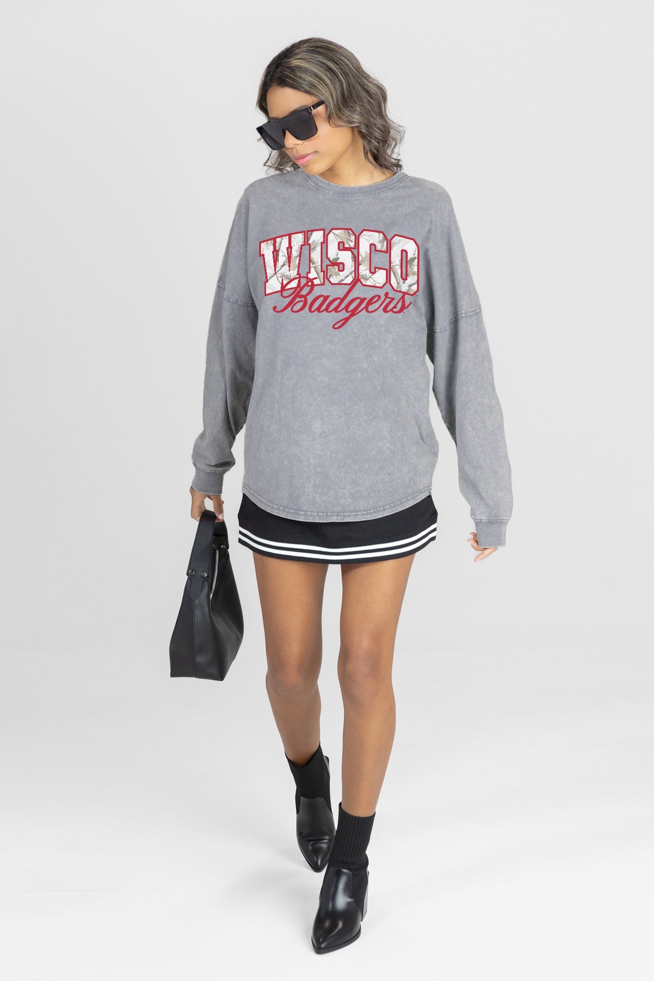 WISCONSIN BADGERS ON THE HUNT FADED WASH PULLOVER