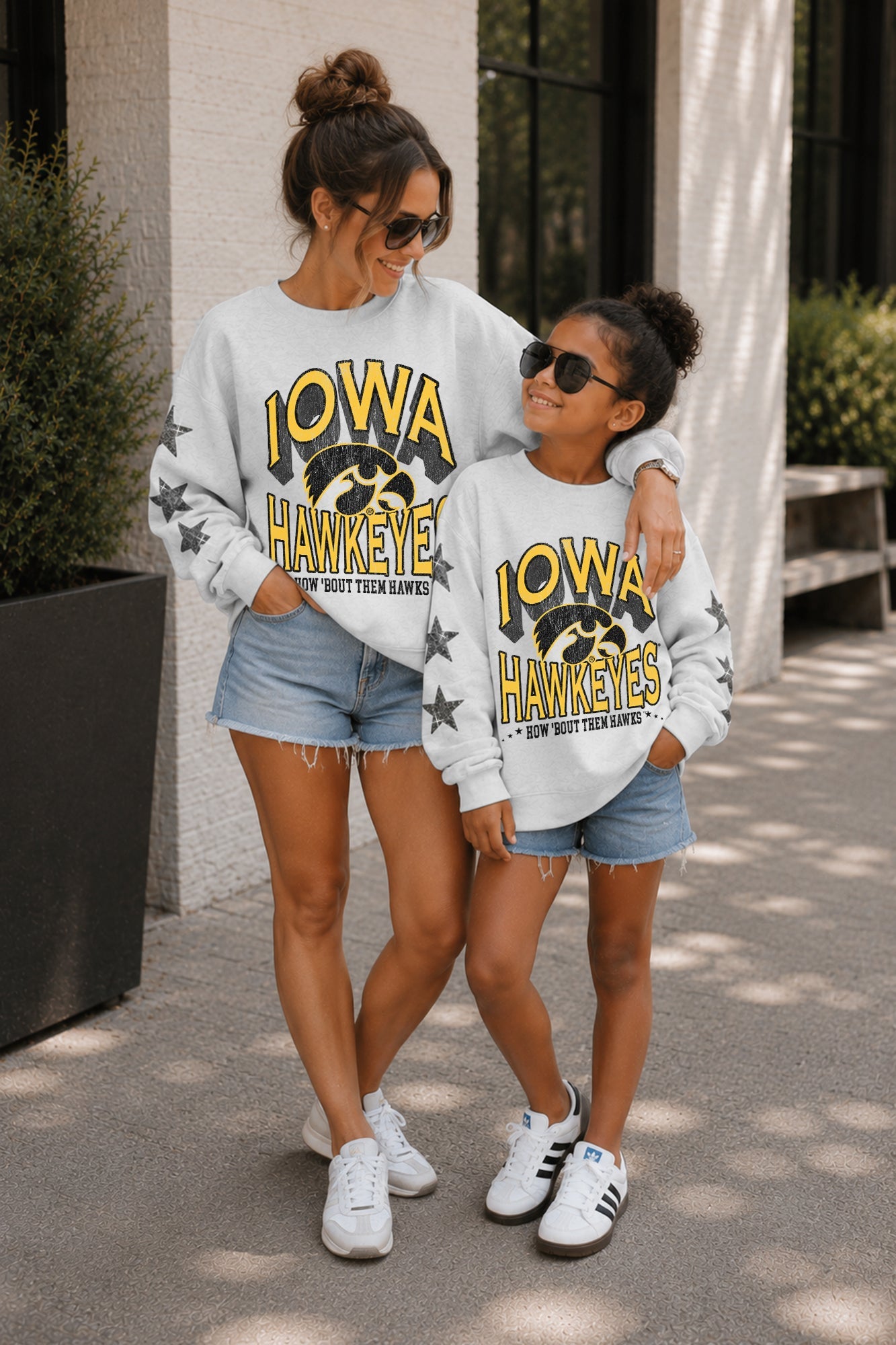 IOWA HAWKEYES KIDS STAR SLEEVE CREWNECK PULLOVER