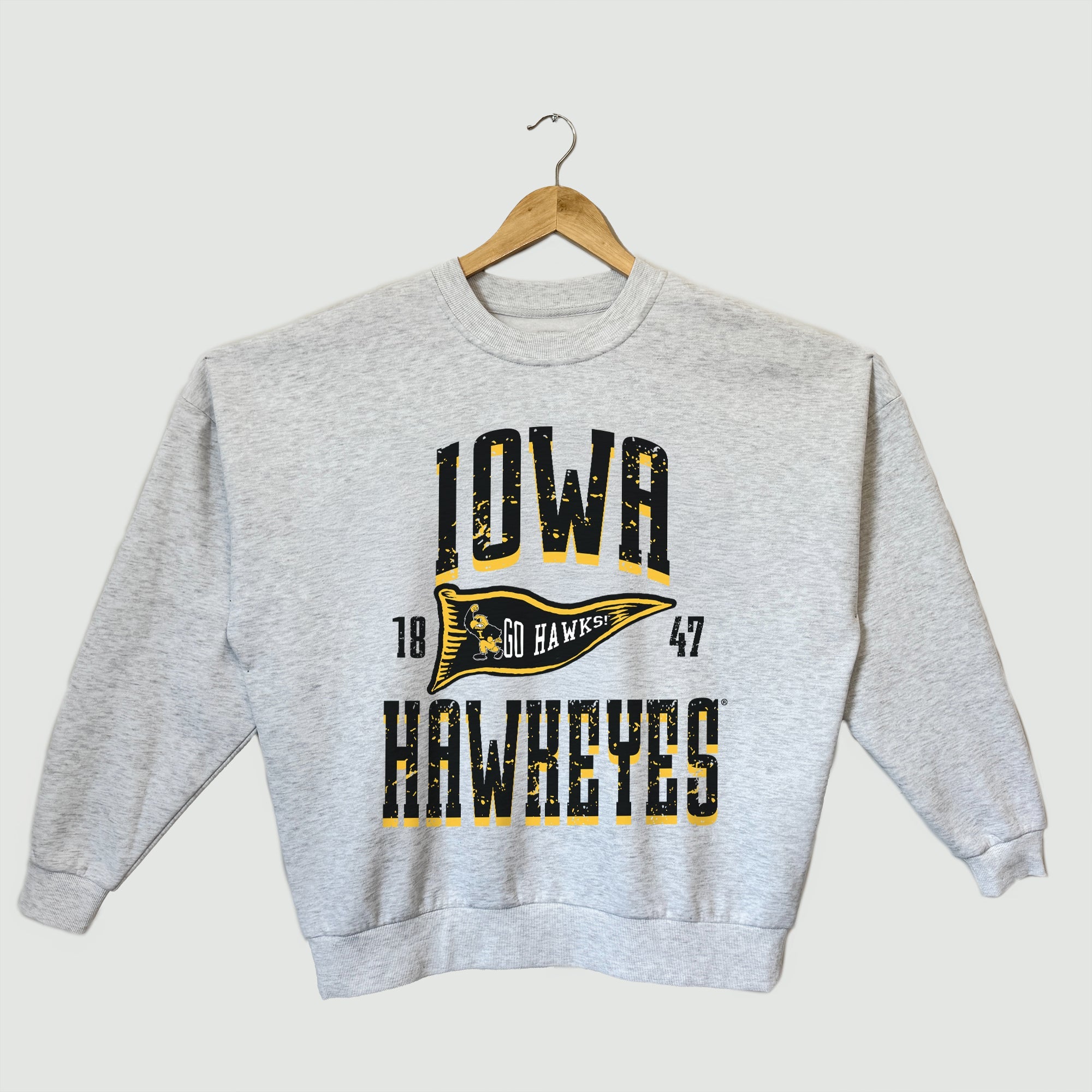 IOWA HAWKEYES PENNANT PRIDE PREMIUM FLEECE DROP SHOULDER CREWNECK PULLOVER