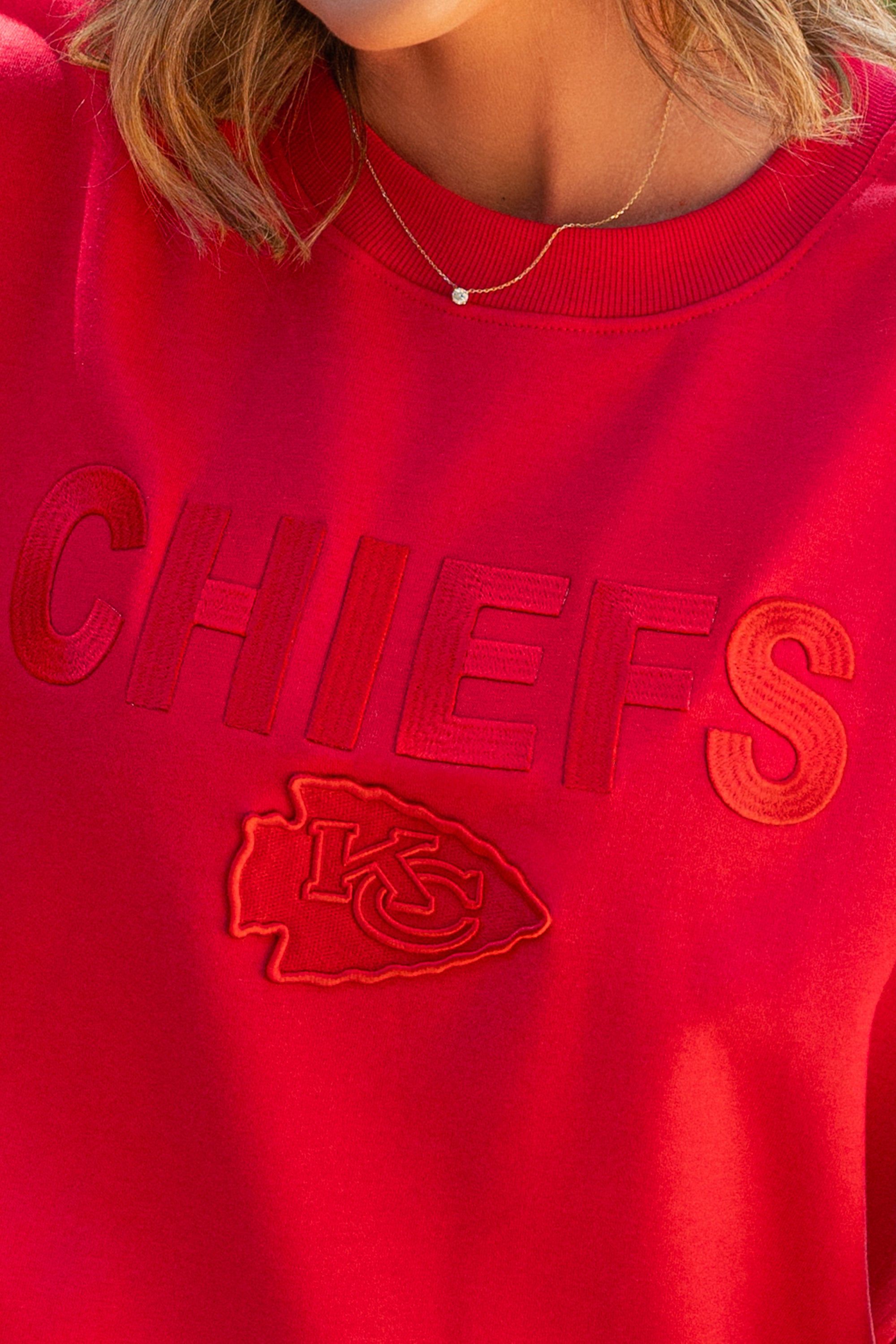 KANSAS CITY CHIEFS ELITE ERA EMBROIDERED PREMIUM FLEECE CREWNECK