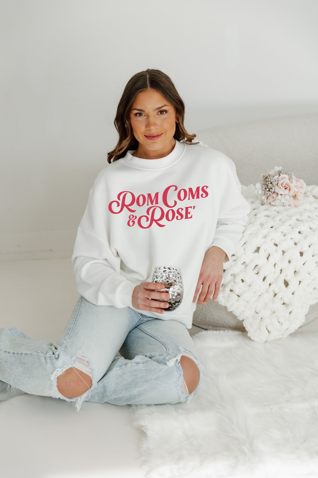 ROM COMS & ROSÉ VINTAGE OVERSIZED WASHED SWEATSHIRT
