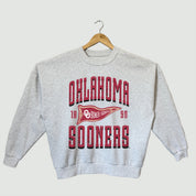 OKLAHOMA SOONERS PENNANT PRIDE PREMIUM FLEECE DROP SHOULDER CREWNECK PULLOVER