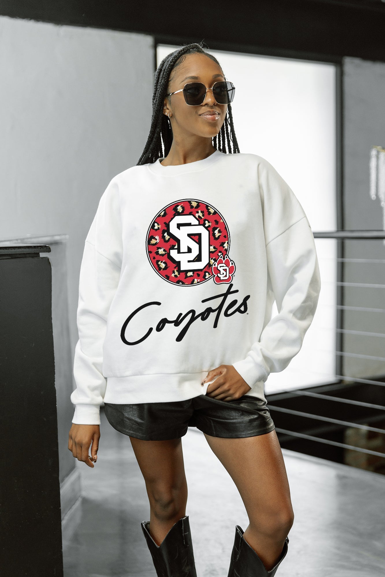 SOUTH DAKOTA COYOTES WILD BREAKTHROUGH PREMIUM FLEECE CREWNECK PULLOVER