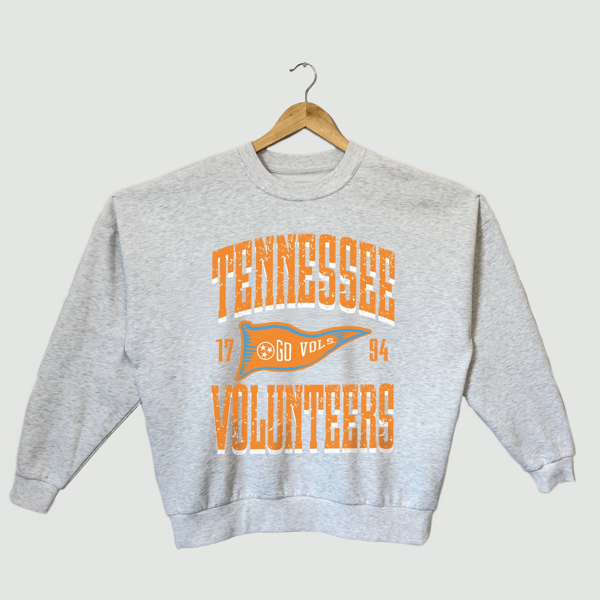TENNESSEE VOLUNTEERS PENNANT PRIDE PREMIUM FLEECE DROP SHOULDER CREWNECK PULLOVER