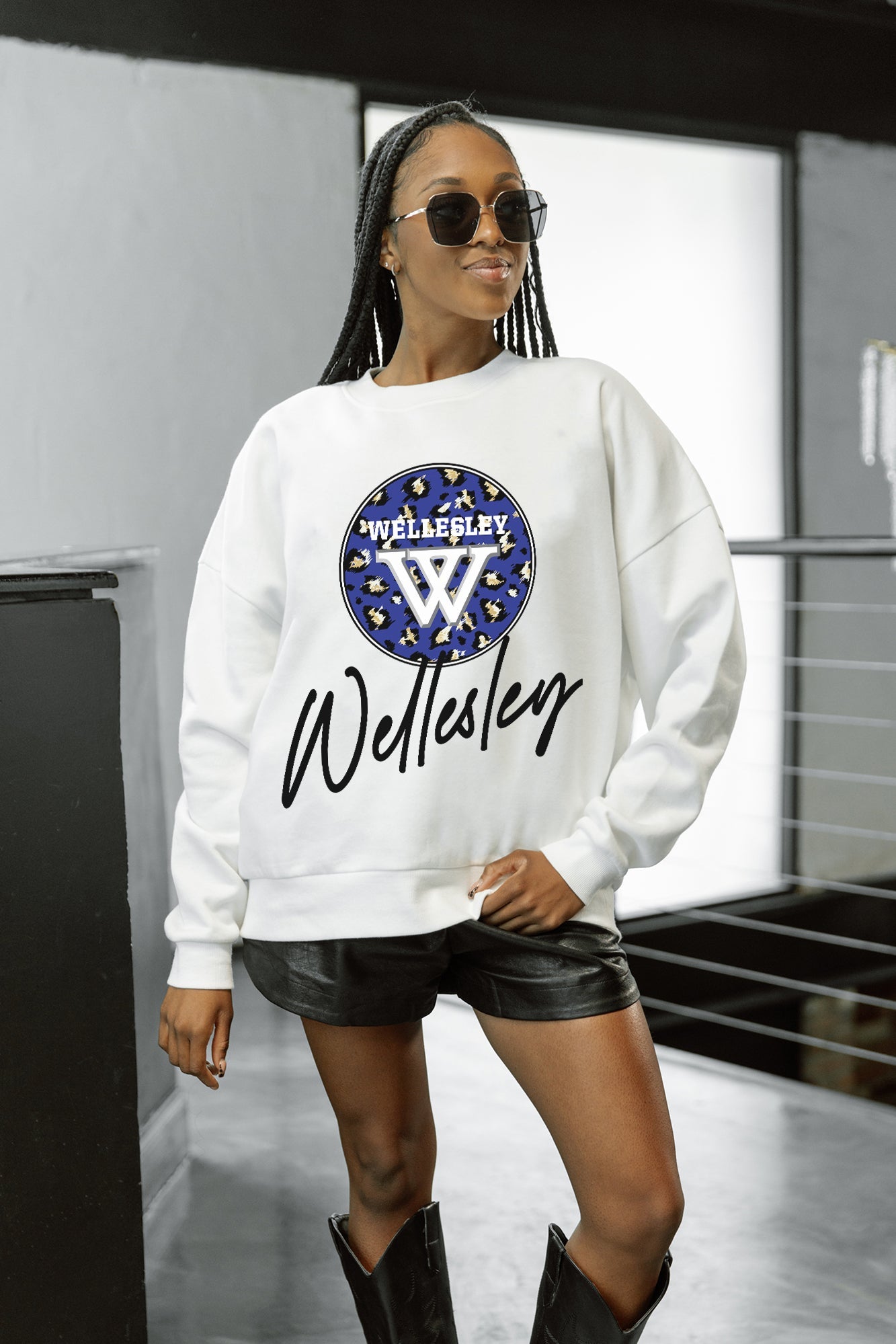 WELLESLEY BLUE WILD BREAKTHROUGH PREMIUM FLEECE CREWNECK PULLOVER