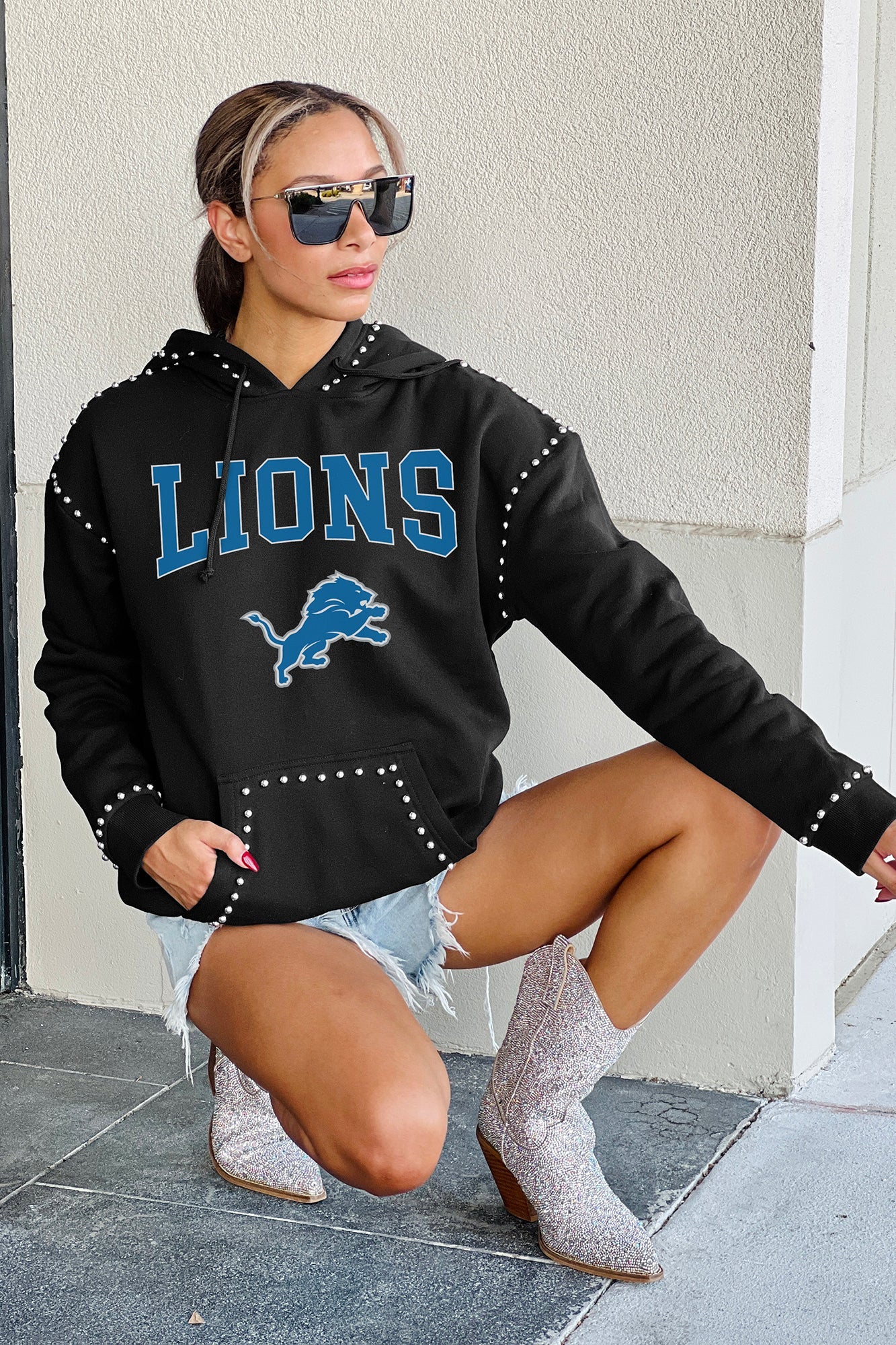 DETROIT LIONS Catch the Vibe Studded Detail Fleece Front-Pocket Hoodie