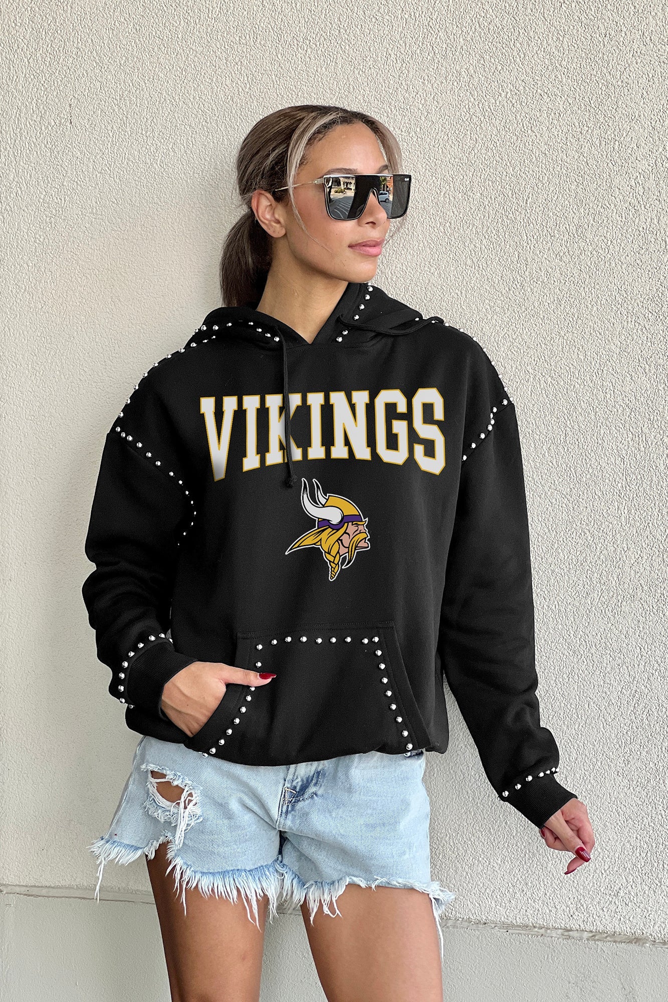 MINNESOTA VIKINGS Catch the Vibe Studded Detail Fleece Front-Pocket Hoodie