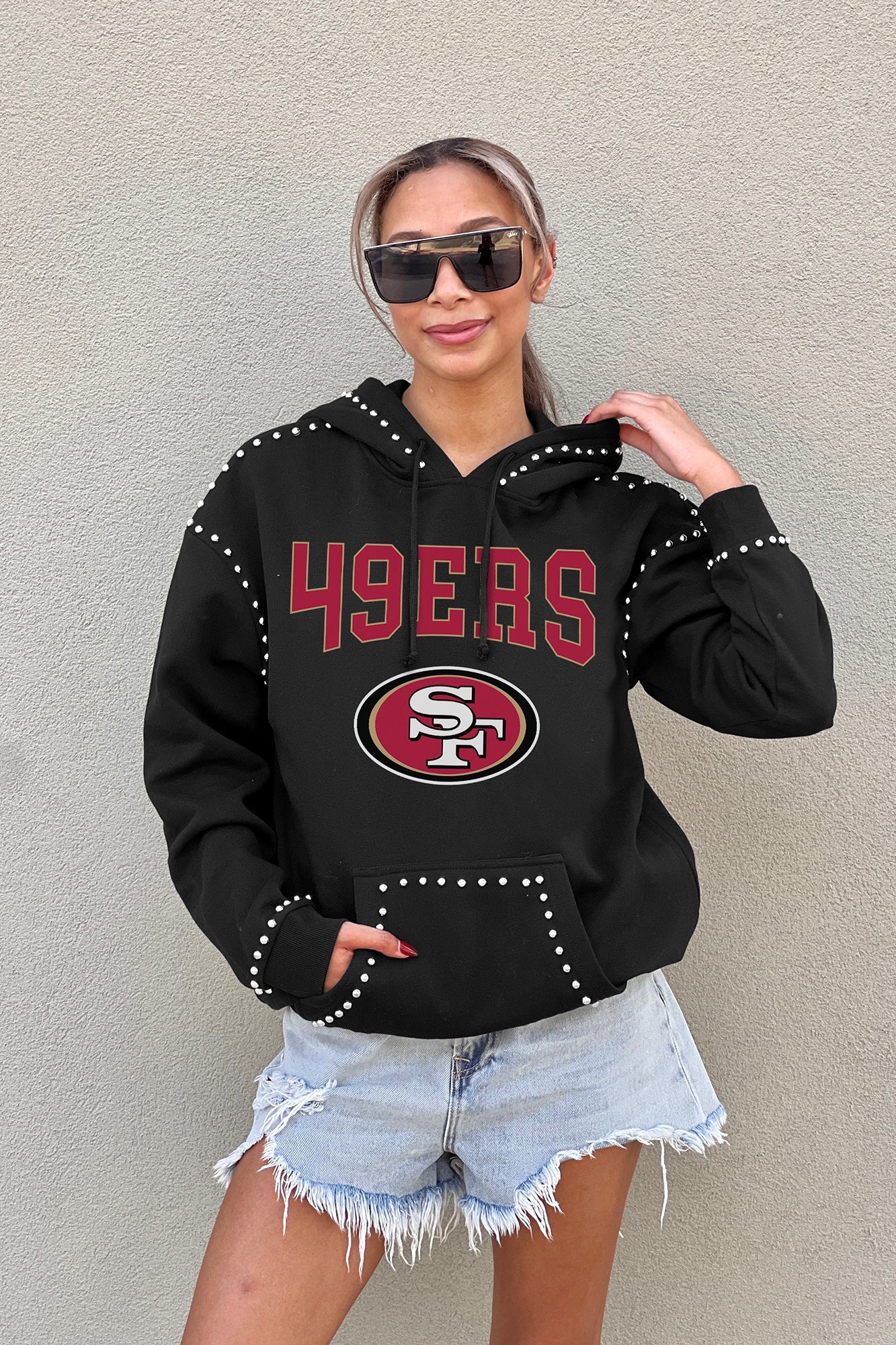SAN FRANCISCO 49ERS Catch the Vibe Studded Detail Fleece Front-Pocket Hoodie