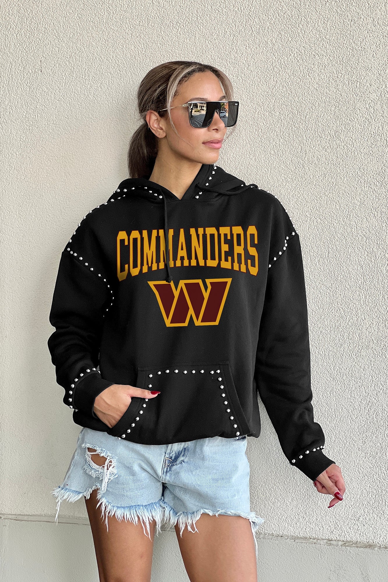 WASHINGTON COMMANDERS Catch the Vibe Studded Detail Fleece Front-Pocket Hoodie
