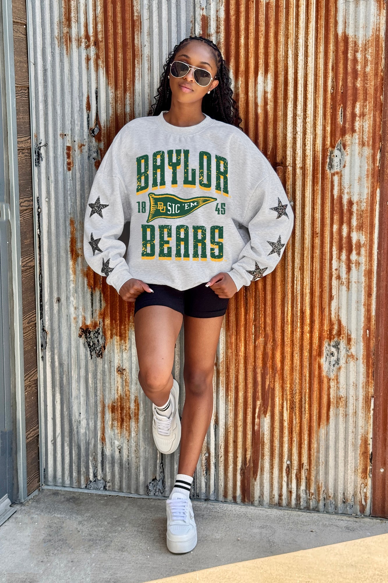 BAYLOR BEARS PENNANT PRIDE EMBELLISHED STAR SLEEVE CREWNECK PULLOVER