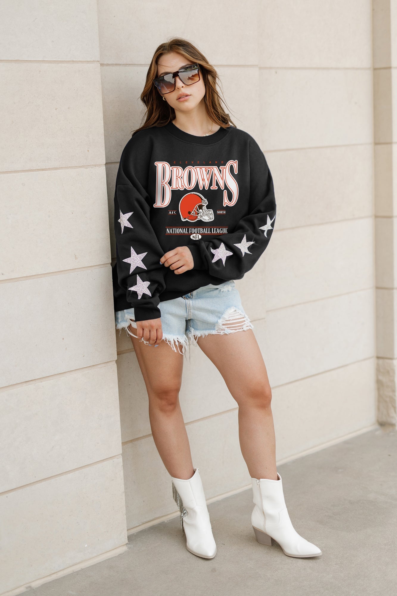 CLEVELAND BROWNS GAMEDAY GLIMMER EMBELLISHED STAR SLEEVE CREWNECK PULLOVER