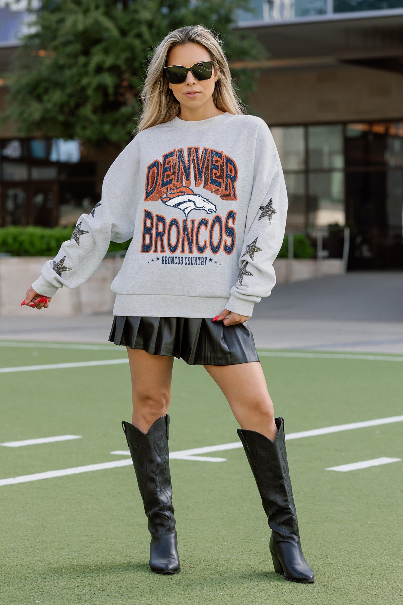 DENVER BRONCOS RESILIENCE STAR EMBELLISHED CREW SWEATSHIRT